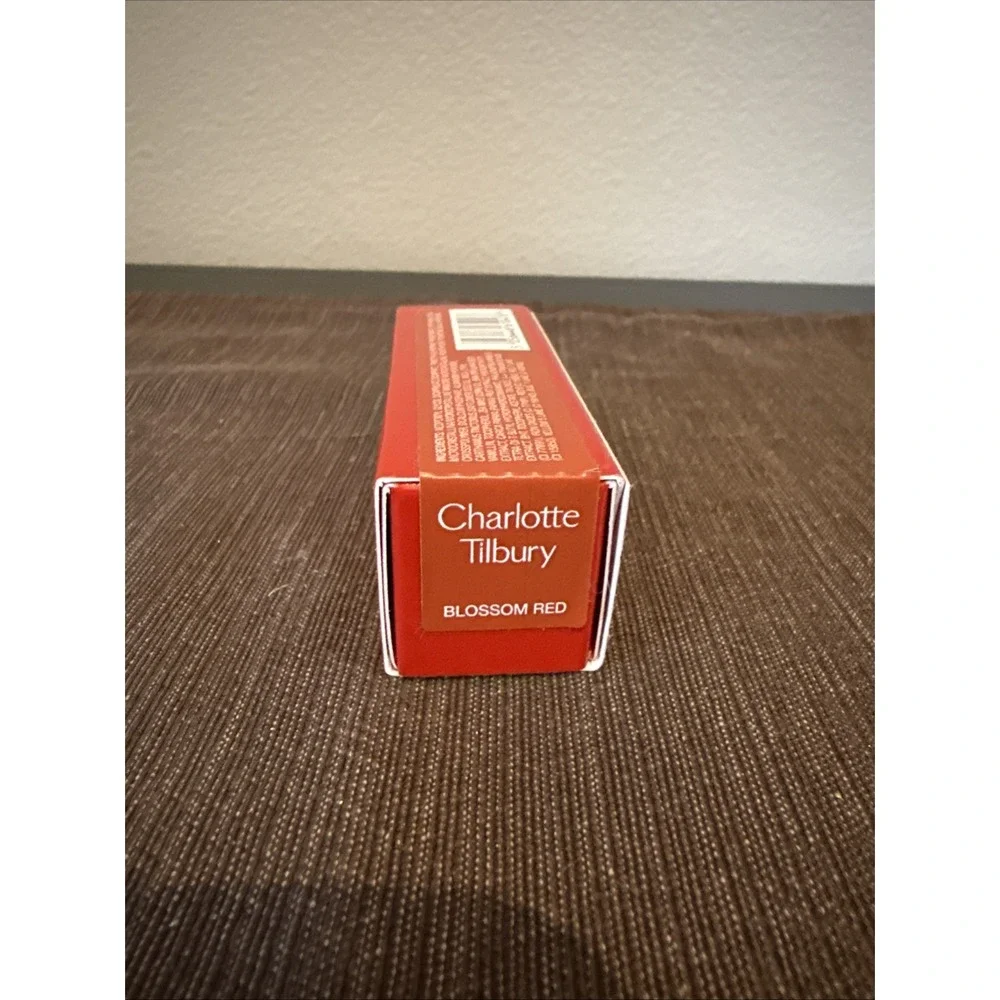 Charlotte Tilbury Matte Revolution Luminous‎ Modern Matte Lipstick  Blossom Red